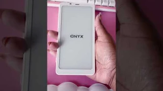 It’s like an e-ink phone! #ereader #kindle #booxpalma