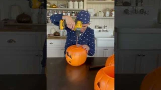 How to make pumpkin solar lights 🎃 #falldecorideas #solarpower #pumpkinseason #diyfallcrafts