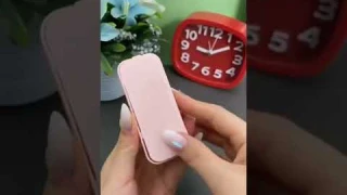 This dental floss box can be accessed on both sides. it can be put in your pocket