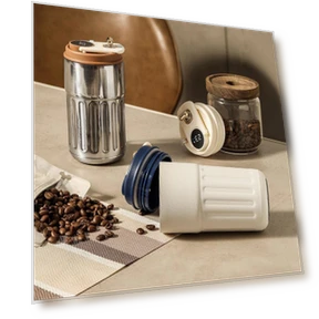 Smart Display Temperature Stainless Steel Vacuum Cup — Beverage Warmers, Red Lips