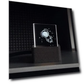 Holographic Photo Display Cube with Weather Station and Digital Clock — Handheld Devices, Hein-M
