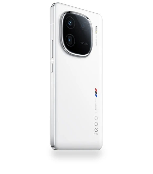Smartphone with Triple Back Cameras — Mobiles, VIVO