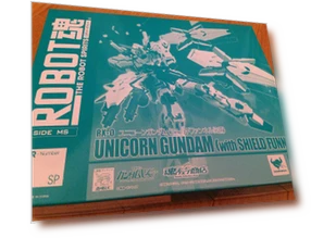 Unicorn Gundam Robot with Shield — Figure, Bandai