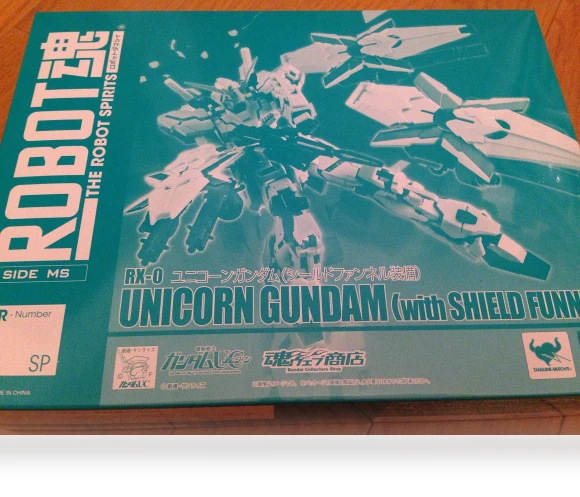 Unicorn Gundam Robot with Shield — Figure, Bandai